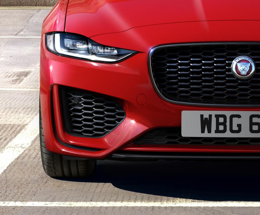 Детали экстерьера Jaguar XE P300 R-Dynamic 2019 года  (WW) (фото 3 из 51)